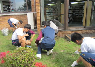 図書館見学（三松小）2