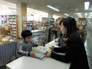 図書館見学（幸ケ丘小）3