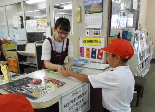 図書館見学（南小）3