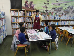 図書館見学（幸ヶ丘小）1