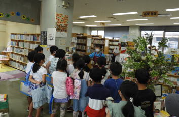 図書館見学（野尻小）1