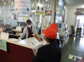 図書館見学（南小）4