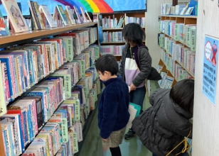 図書館見学（幸ヶ丘小）3