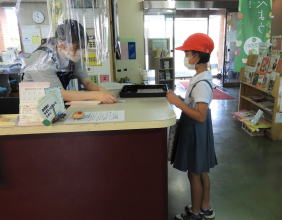 図書館見学（細野小）4