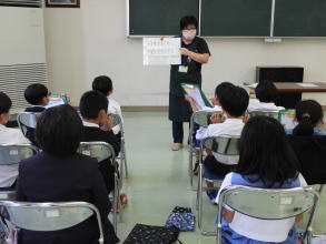 図書館見学（西小林小）3