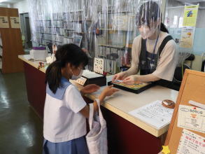 図書館見学（西小林小）4