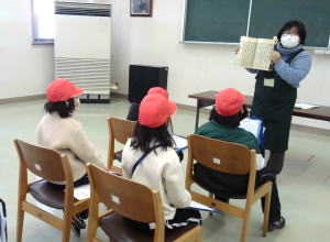 図書館見学（永久津小）1