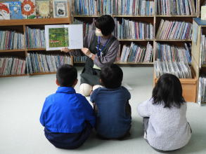 図書館見学（幸ヶ丘小）2