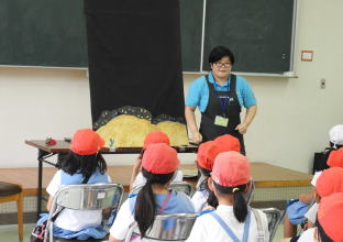 図書館見学（西小林小）4