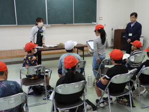 図書館見学（永久津小）1