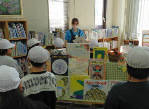 図書館見学（三松小）1