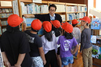 図書館見学（須木小）1