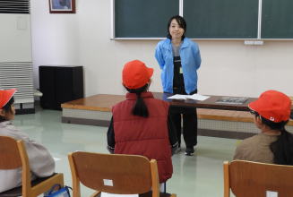 図書館見学（永久津小）2