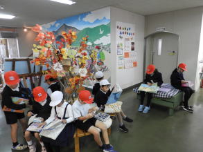 図書館見学（南小）4