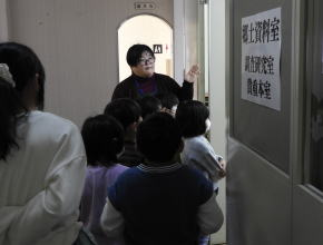 図書館見学（幸ヶ丘小）2