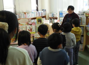 図書館見学（幸ヶ丘小）3