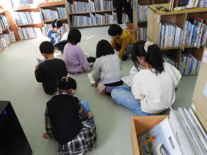 図書館見学（幸ヶ丘小）4